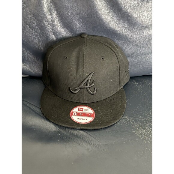 New Era Atlanta Braves 9FIFTY Snapback Black Hat Cap Size Medium-Large - Picture 1 of 1